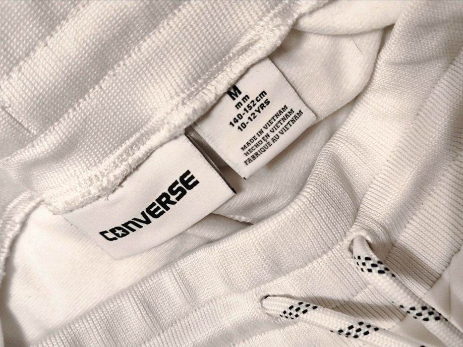 białe spodnie dresowe Converse