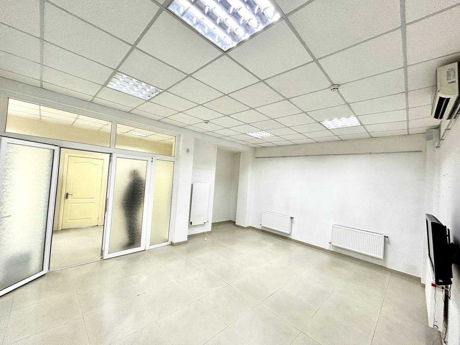 Оренда комерційного приміщення. 2 кабінети, 69 квадратів. Центр міста