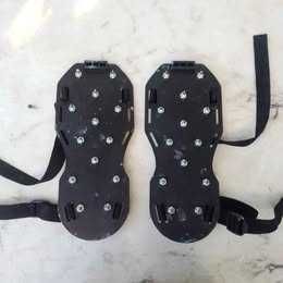Sapatos Aeradores de Relvado / Sandálias de Picos