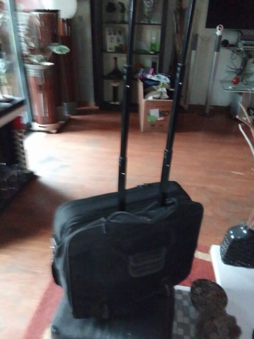 Mala trolley em bom estado