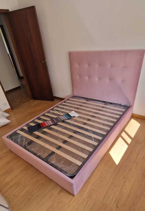 Camas De Casal Estofadas Top de Gama 190x140m Estrado Incluído 199€ !!