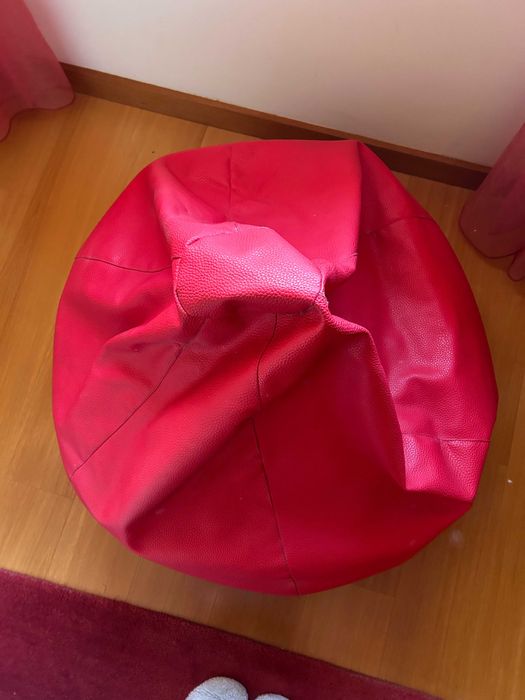 Pufe em pele sintética vermelho