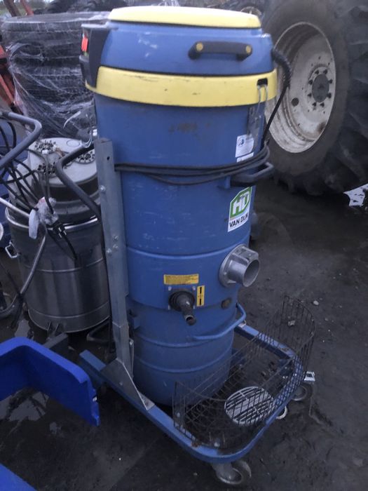 Zamiatarka odkurzacz przemysłowy