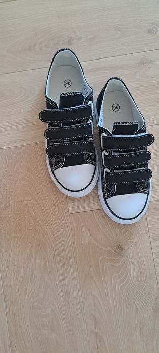Trampki  rzepy 36