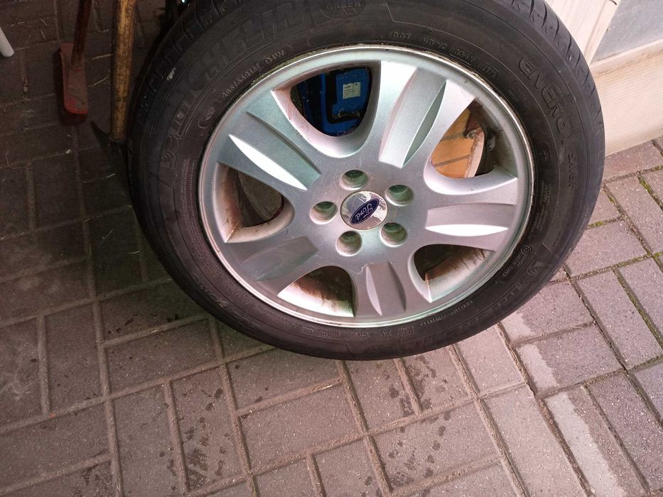 Sprzedam felgi aluminiowe z oponami letnimi