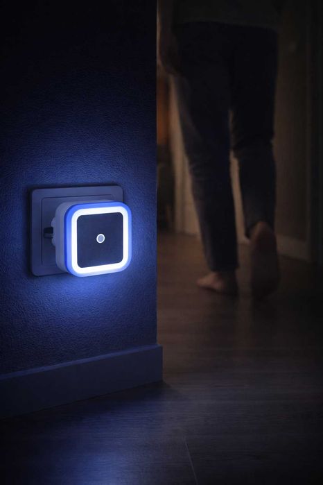 Ночник LED в розетку с датчиком света  220В, автоматический светильник