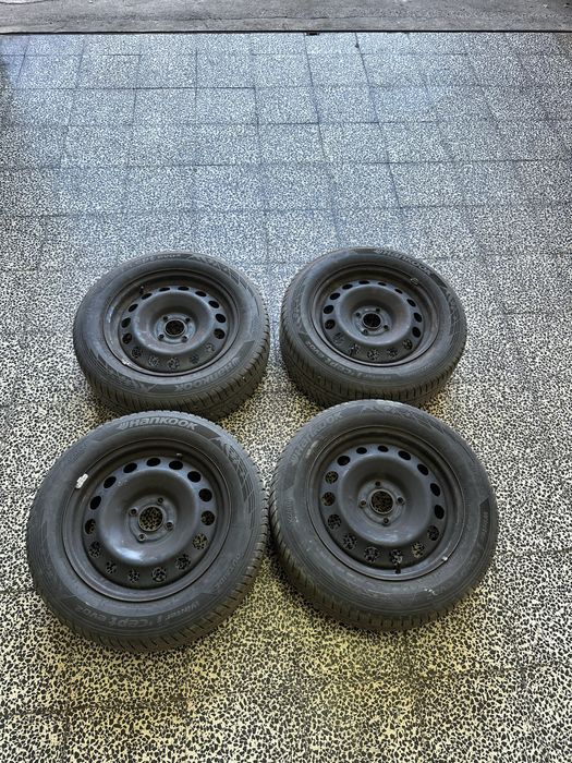 Vendo um conjunto de 4 rodas (jantes + pneus)  Pneus: Hankook Winter i*cept Evo 2 Dimensões: 205/60 R16 94H M+S