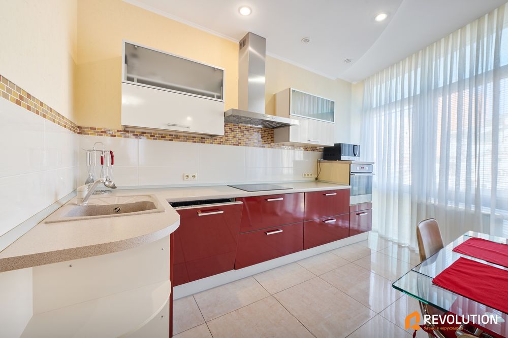 Без%, 3 кімн квартира вул. Дмитрівська 82, центр , метро, Лукʼянівська