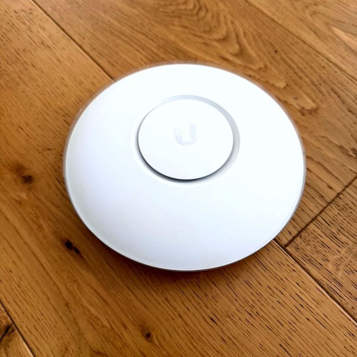 Ubiquiti UniFi nanoHD (UAP-nanoHD) – 2 sztuki, komplet, PoE, bardzo dobry stan