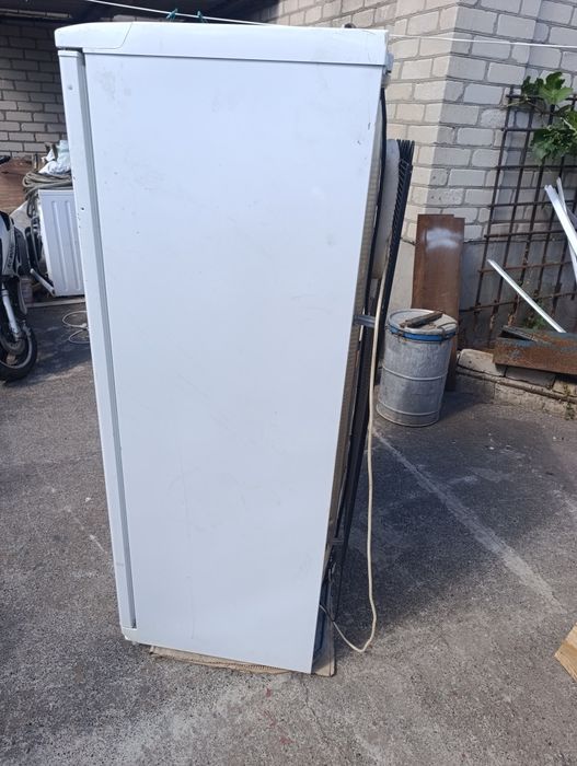 Продам морозильную камеру