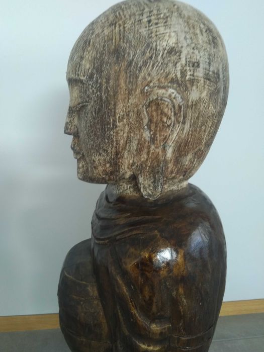 Estatueta Monge Oriental – Artesanal - Madeira Exótica