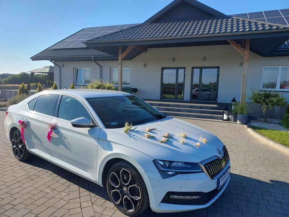 Samochód auto do ślubu przejazdy transport