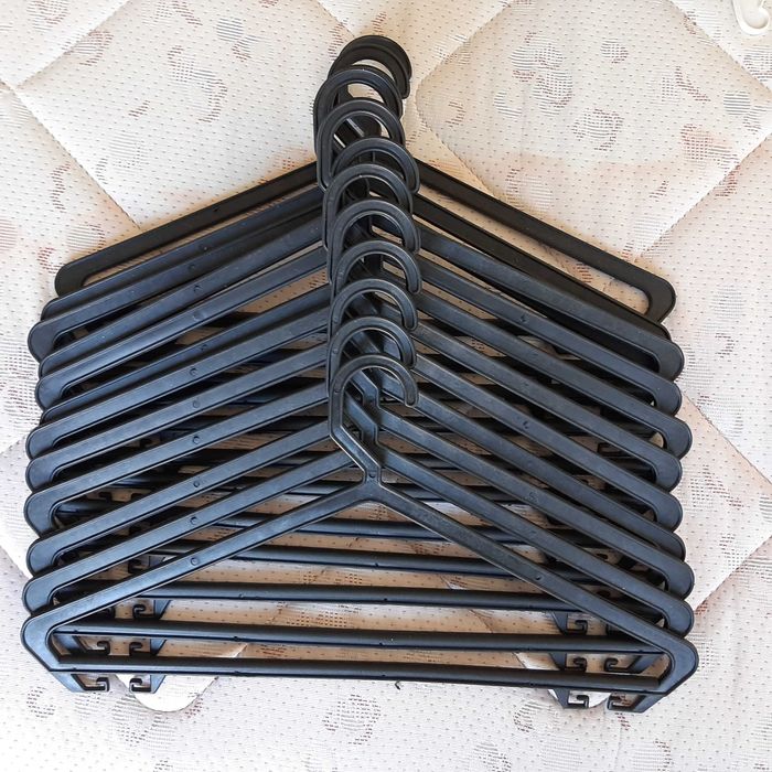 12 Cabides Pretos Resistentes