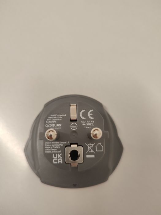 Travel adapter UE