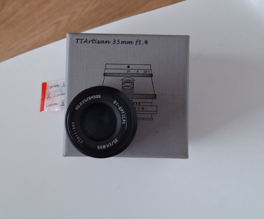 Objetiva TTArtisan APS-C 35mm f/1.4 Lens (Canon EF-M)