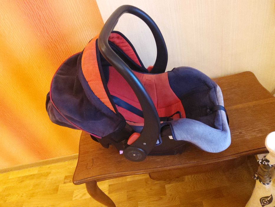 Автокрісло-переноска Ars 0+ червоно-чорне,м.нове,є козирьокАкціяЦ-459