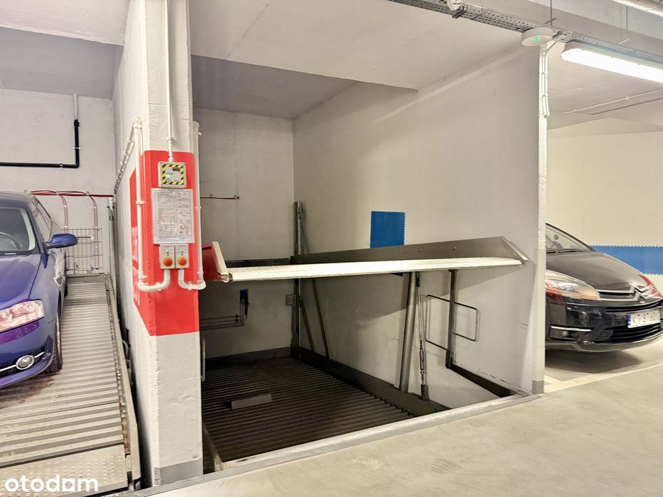 2 miejsca postojowe / balkon / tuż obok tramwaju / ul. Mogilska