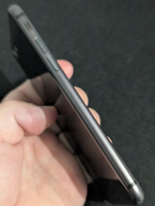 iPhone 8   64 gb  невер.