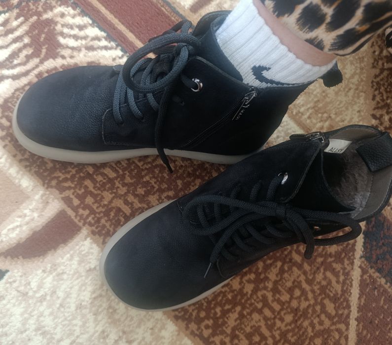 Продам женские ботинки из натуральной кожи нобук