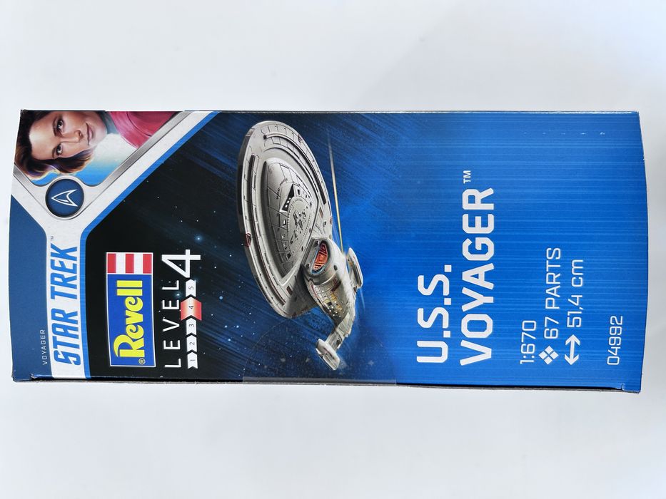 Star Trek U.S.S. Voyager model do sklejania Revell 04992