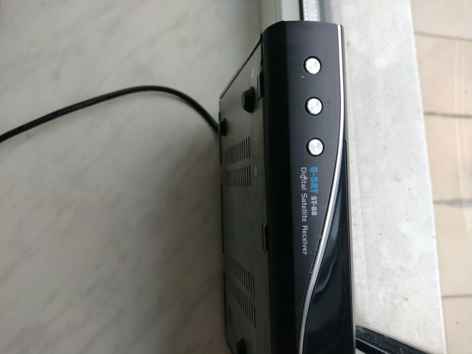 Продам тюнер Q - sat st-08