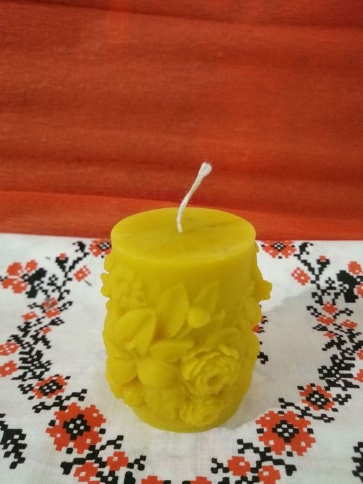 Воскова свічка жовта