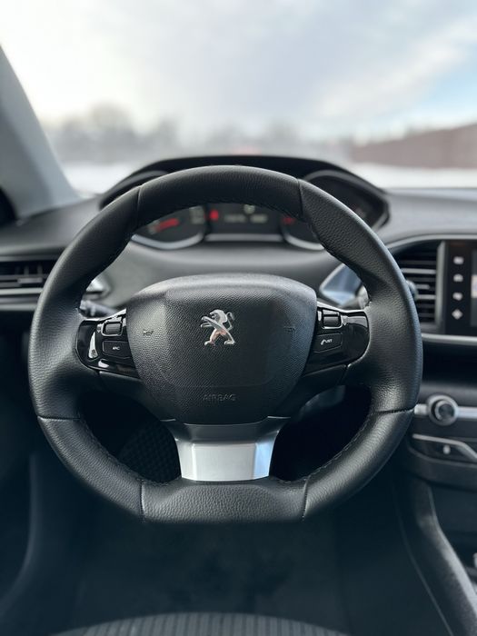 Peugeot 308 2016 рік 1,6HDI