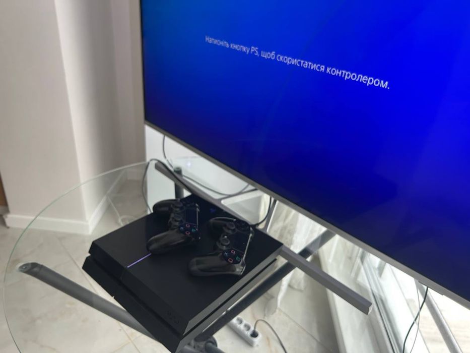 Sony PlayStation 4  1000gb + 2 геймпади