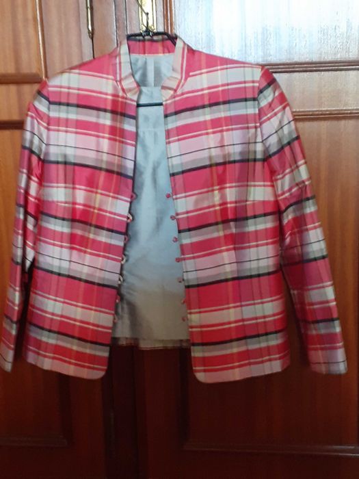 Casaco forrado e blusa em seda