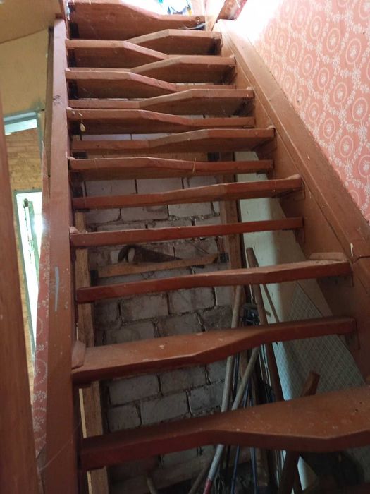 Продається Дача в Никонцах 10 соток двух-этажный дом кирпичный Джерело