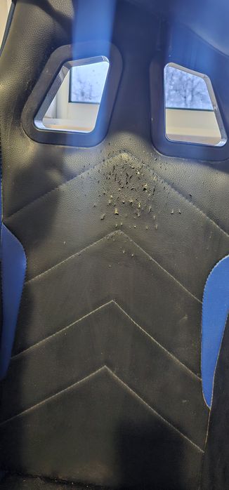 Cadeira gaming preta em bom estado