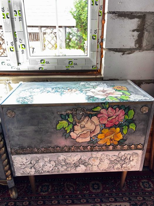 Komoda ręcznie malowana zdobiona