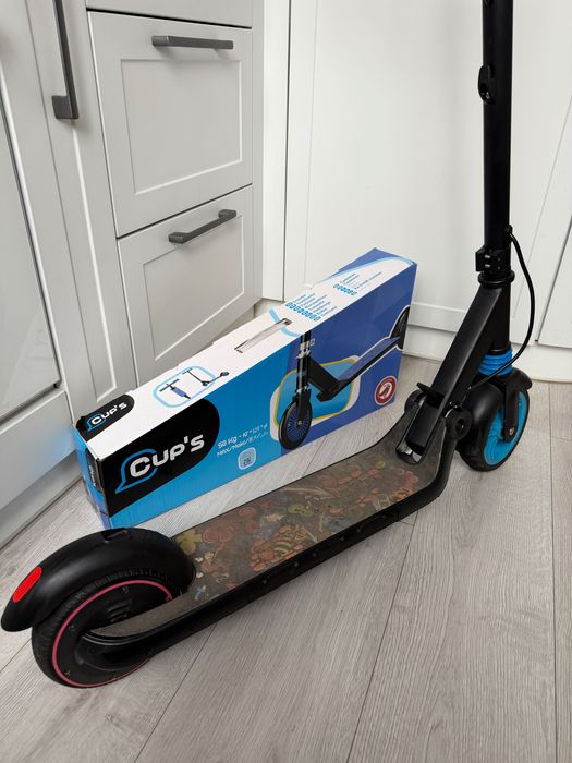 Дитячий електросамокат