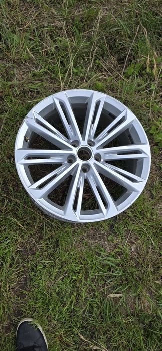 FELGA VW PASSAT B8 3G0 8J 19 ET44 5x112 3G0601025R
