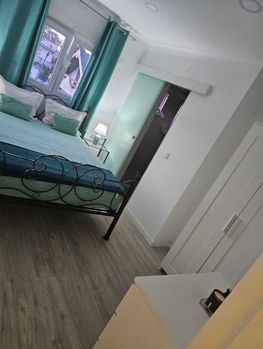Arrendo quarto com casa de banho