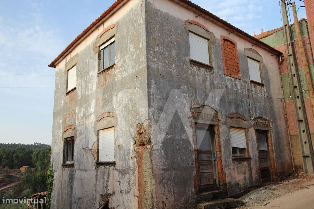 Moradia T4 para recuperar com Garagem + Terreno com duas frentes — Vacariça, Aveiro