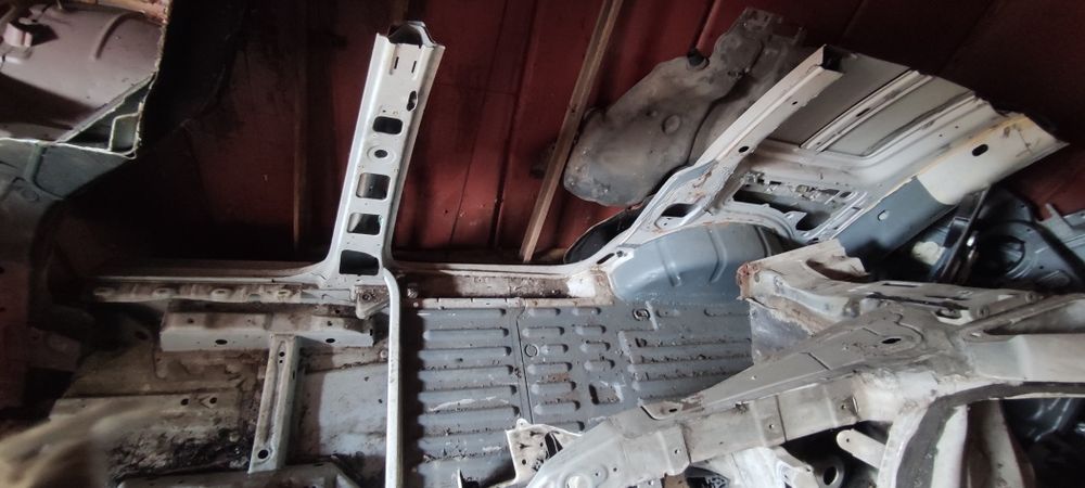 Четверть крило,бочина права VW Caddy 3