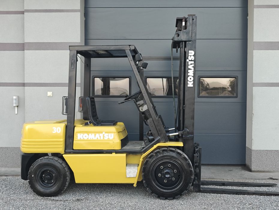 Wózek widłowy Komatsu FD30 3T Diesel Pompowane opony Przesuw Boczny