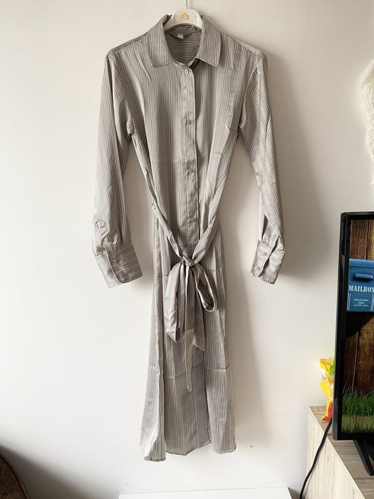 H&M szara satynowa sukienka midi paski szmizjerka koszulowa