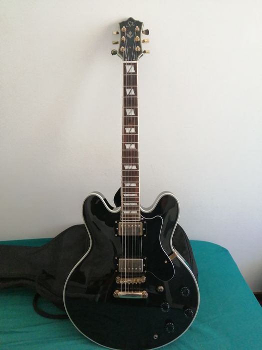 Guitarra SX, ótimo estado de conservação.