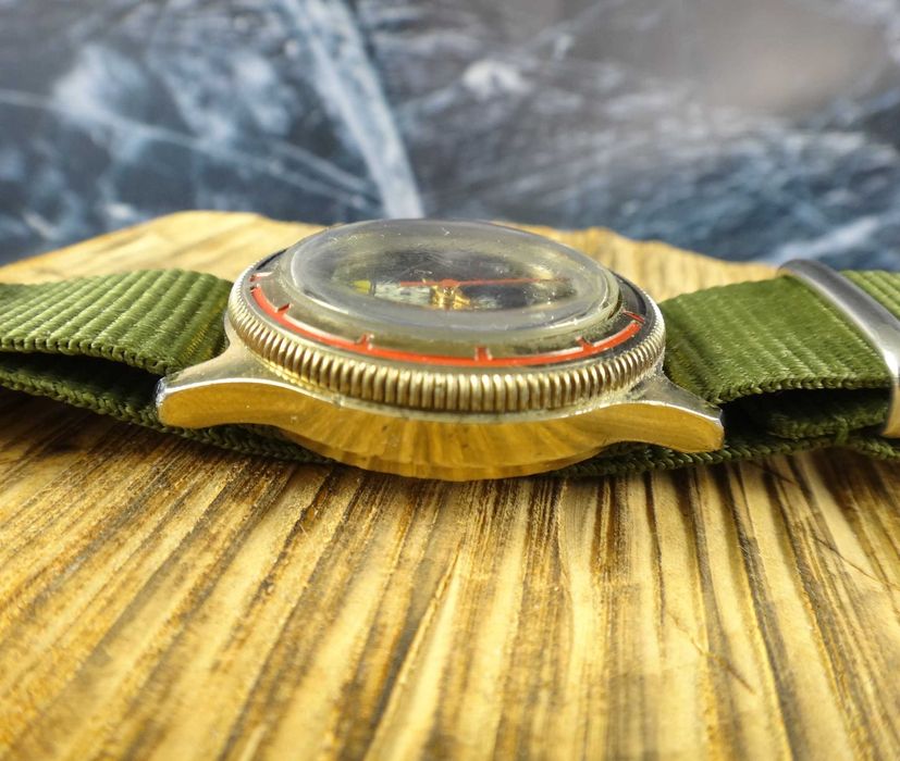 Часы ВОСТОК   механические 17 камней обслужены точны ход