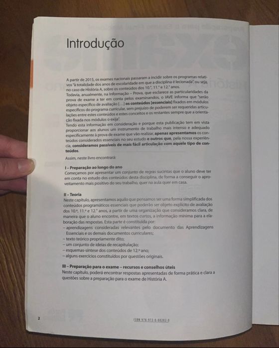 Livro de preparação para o exame nacional de História A com exames resolvidos