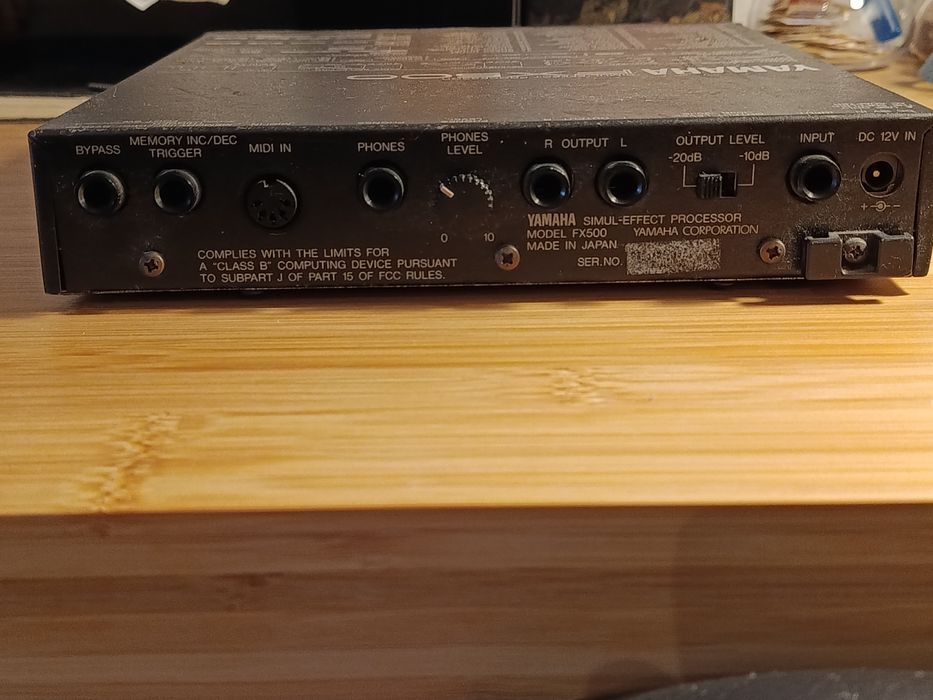 Processador de efeitos Yamaha FX500