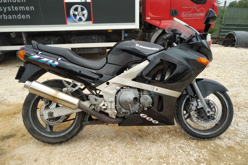 Kawasaki ZZR600 – 1994 – 42.041 km – 2 Donos