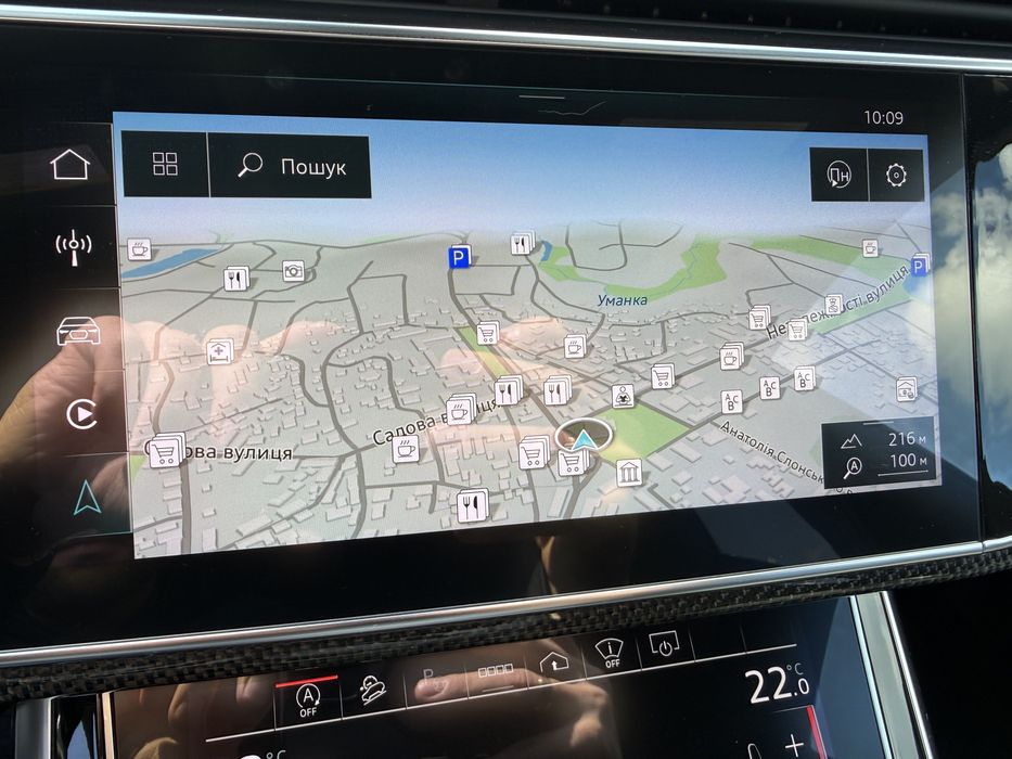 Біла Audi SQ8 2021