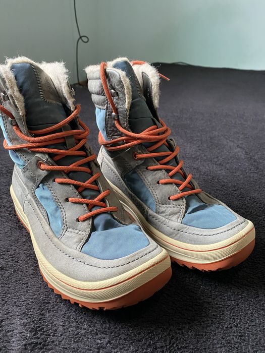 Damskie buty zimowe z futerkiem firmy ECCO.