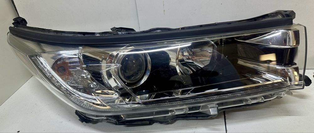 Фара правая Toyota highlander 2017 2018 2019  USA 811100E390