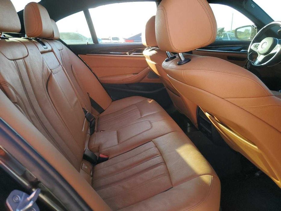 BMW G30 540i в дорозі