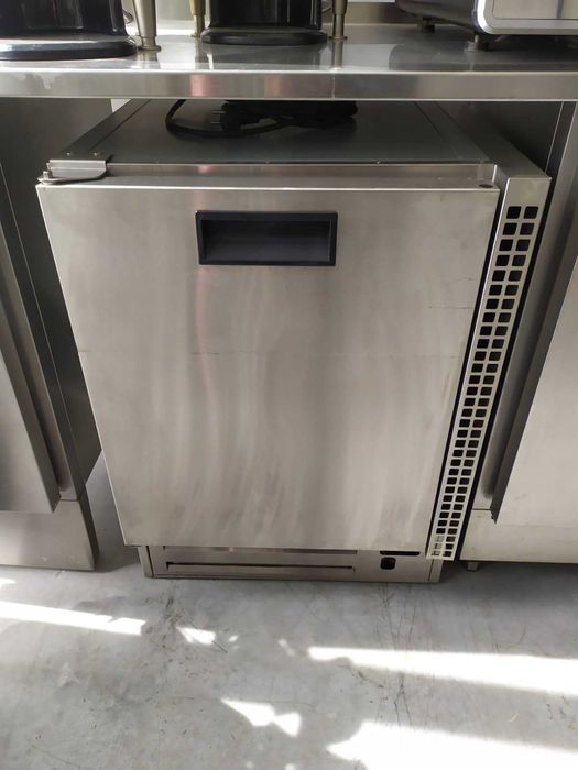 Lodówka ze stali - idealna do zabudowy