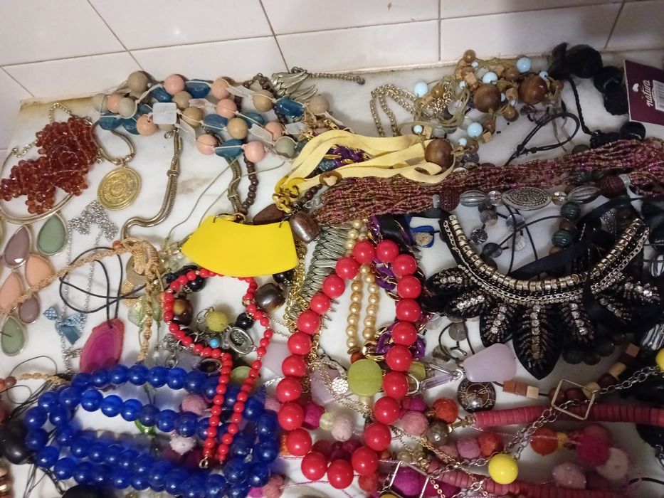 Conjunto de 65 Colares